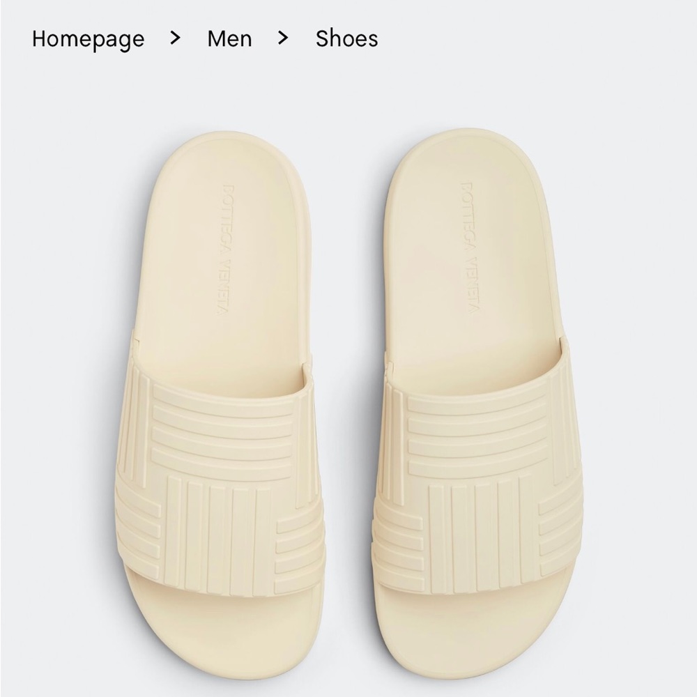 Bottega Veneta men’s slider rubber in sea salt